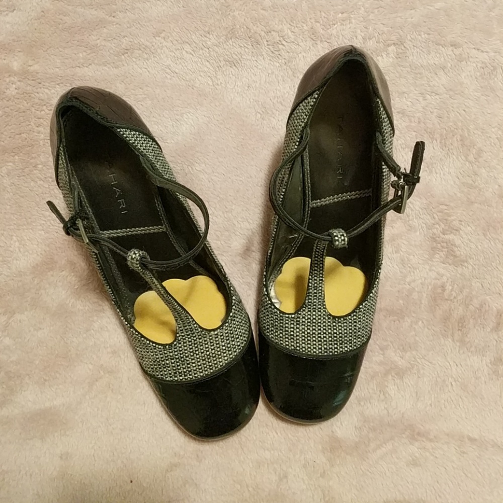 ๐ Tahari Katrina T-Strap Fabric Heel - Picture 3 of 8